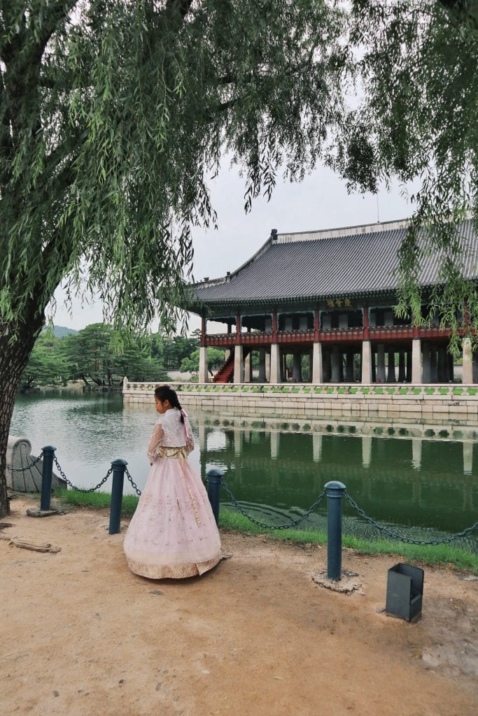 Traditionelle Kleidung im Gyeongbokgung Palast