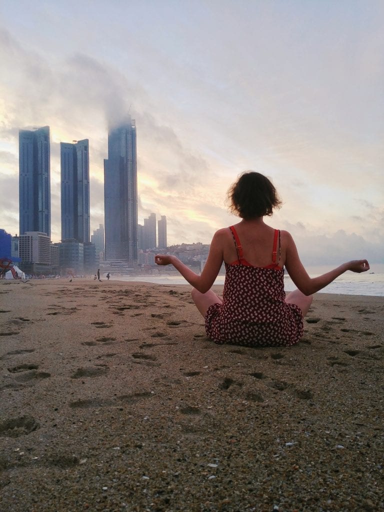 Yoga am Heaundea Beach in Busan
