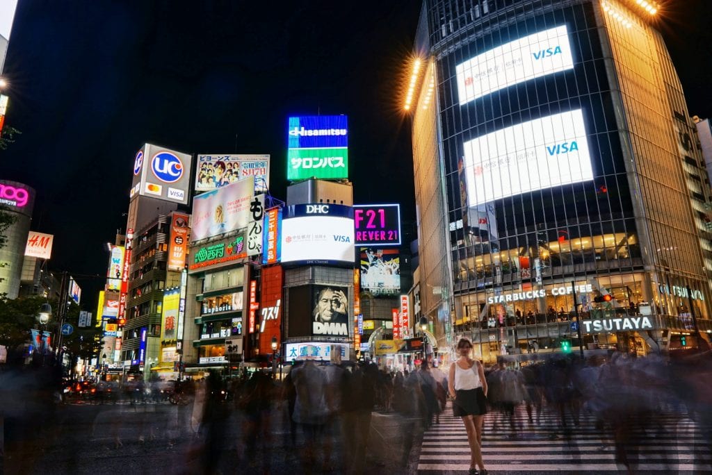 Travellerin Lisa an der Shibuya Crossing