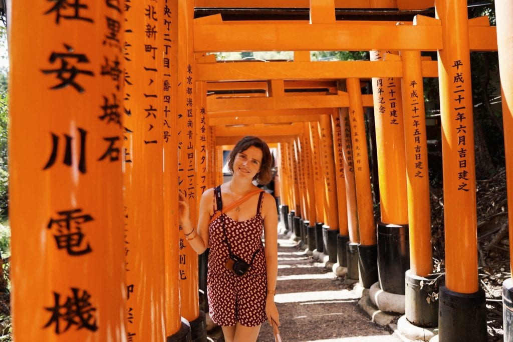 Travellerin Lisa beim Fushimi Inari Taisha-Schrein