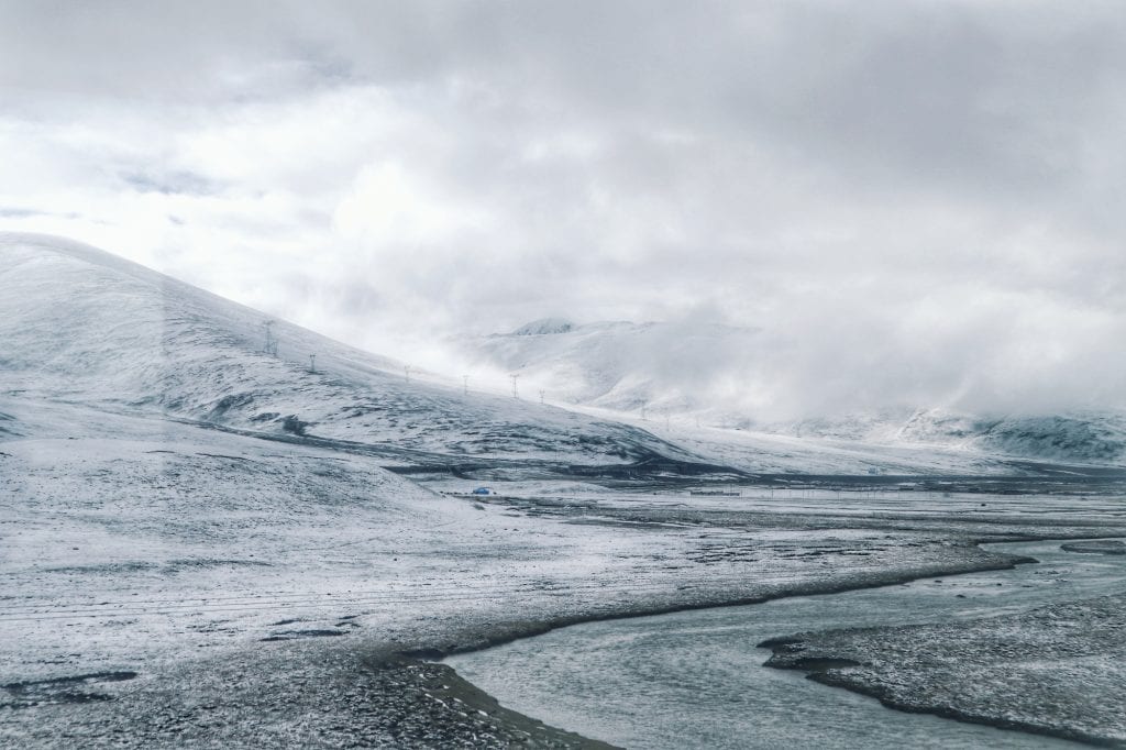 Schnee im tibetischen Hochland