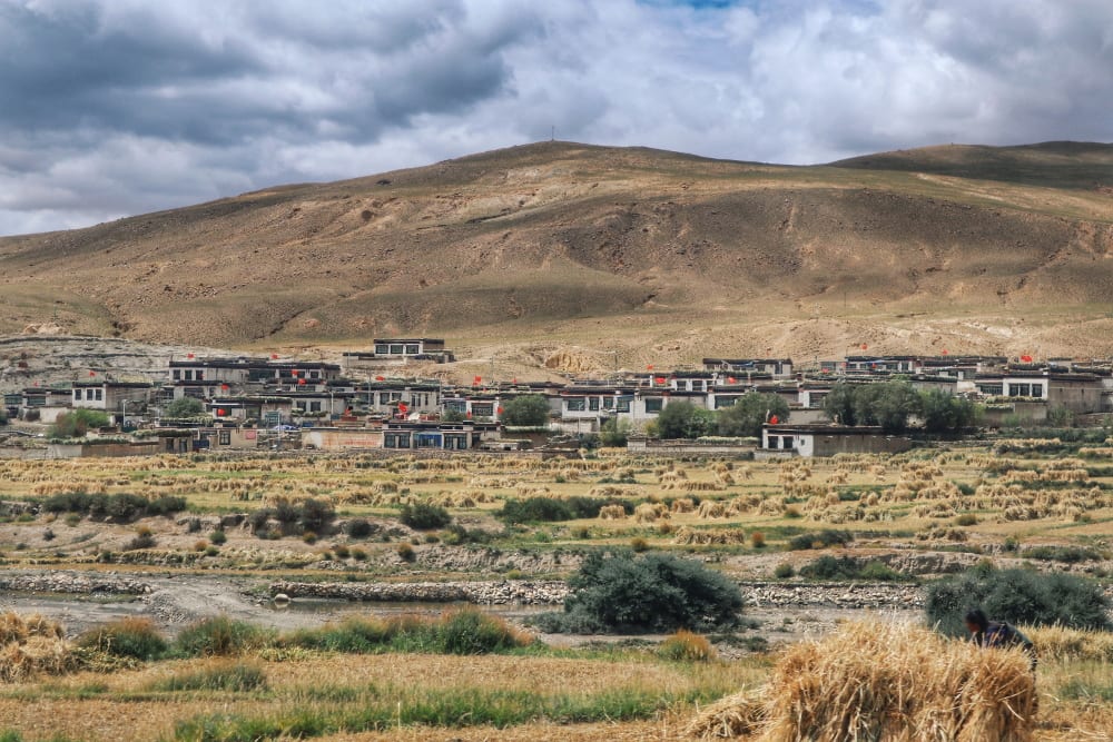 Häuser in Tibet auf dem Weg zum Mount Everest