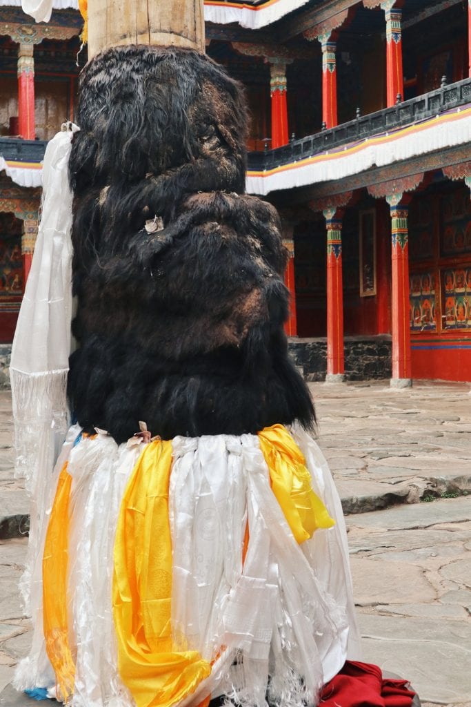 Mast mi Yakfell in der Tashilhunpo Monastery