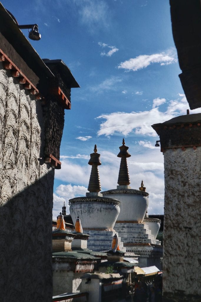 Stupas in der Tashilhunpo Monastery