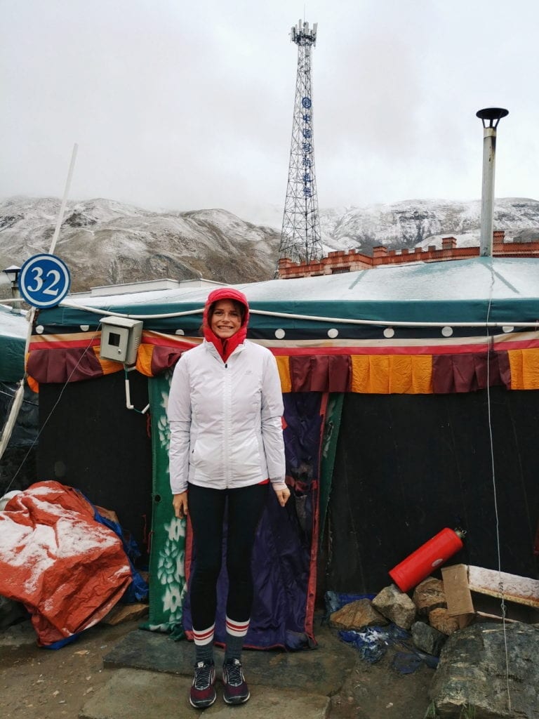 Travellerin Lisa im Mount Everest Basecamp