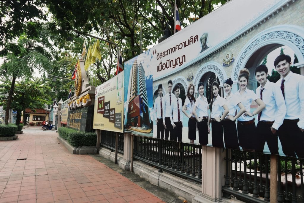Straße zur Siam University