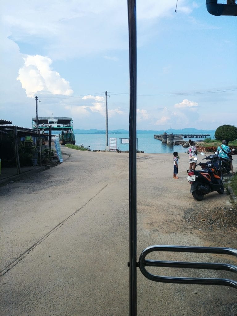 Ankunft Hafen Koh Chang auf einem Songthaew