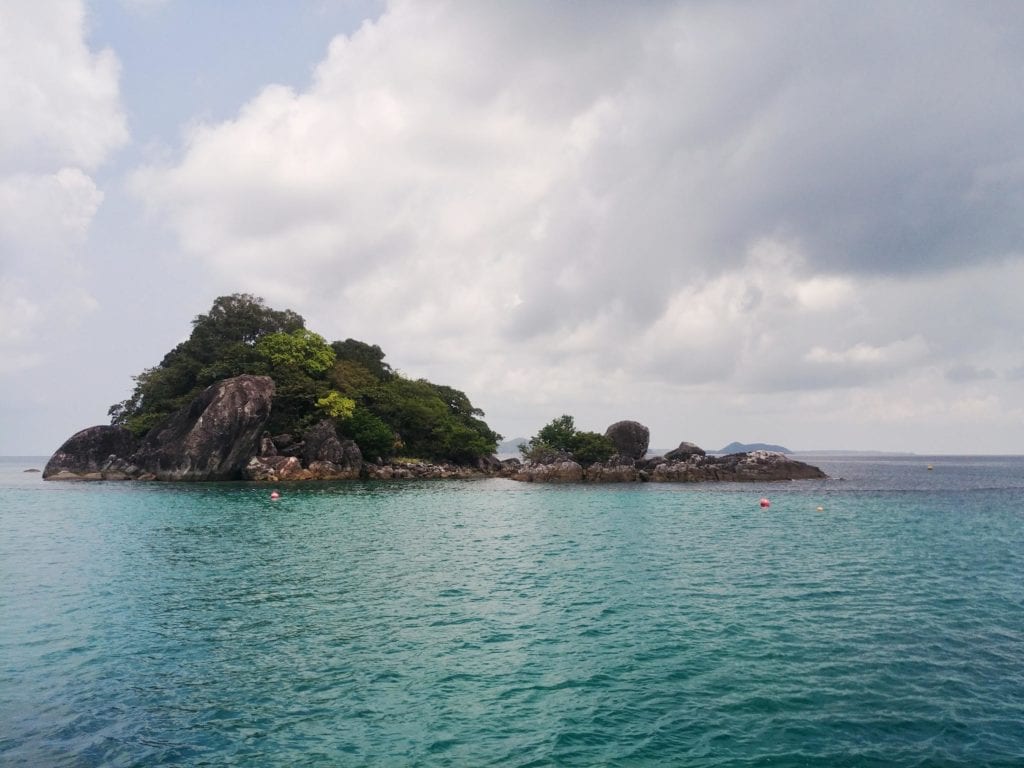 Schnorcheln am Felsen auf Koh Chang