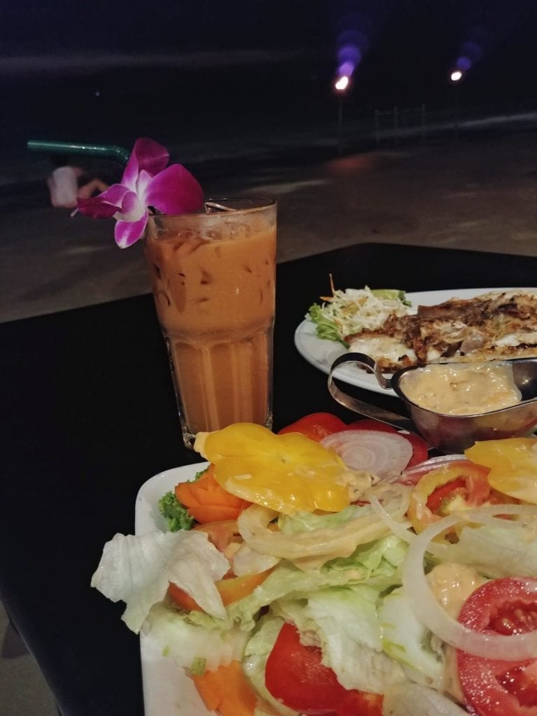 Strandrestaurant Fisch Salat Thai Tea_Whitesandy Beach Koh Chang