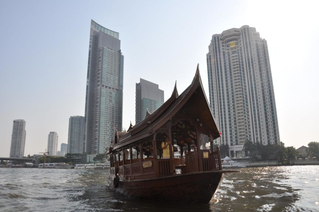 Taxifahren Bangkok Boot über Fluss