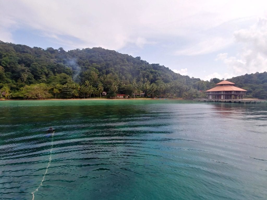 Verlassener Strand beim Schnorcheln auf Koh Chang