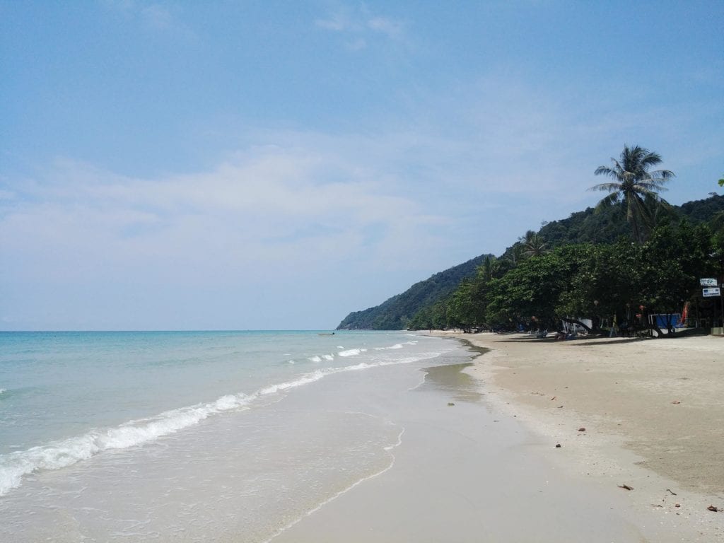 ohne Scooter auf Koh Chang_Whitesandy Beach