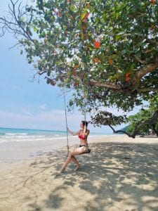 ohne Scooter auf Koh Chang_Whitesandy Beach Schaukel_Travellerin