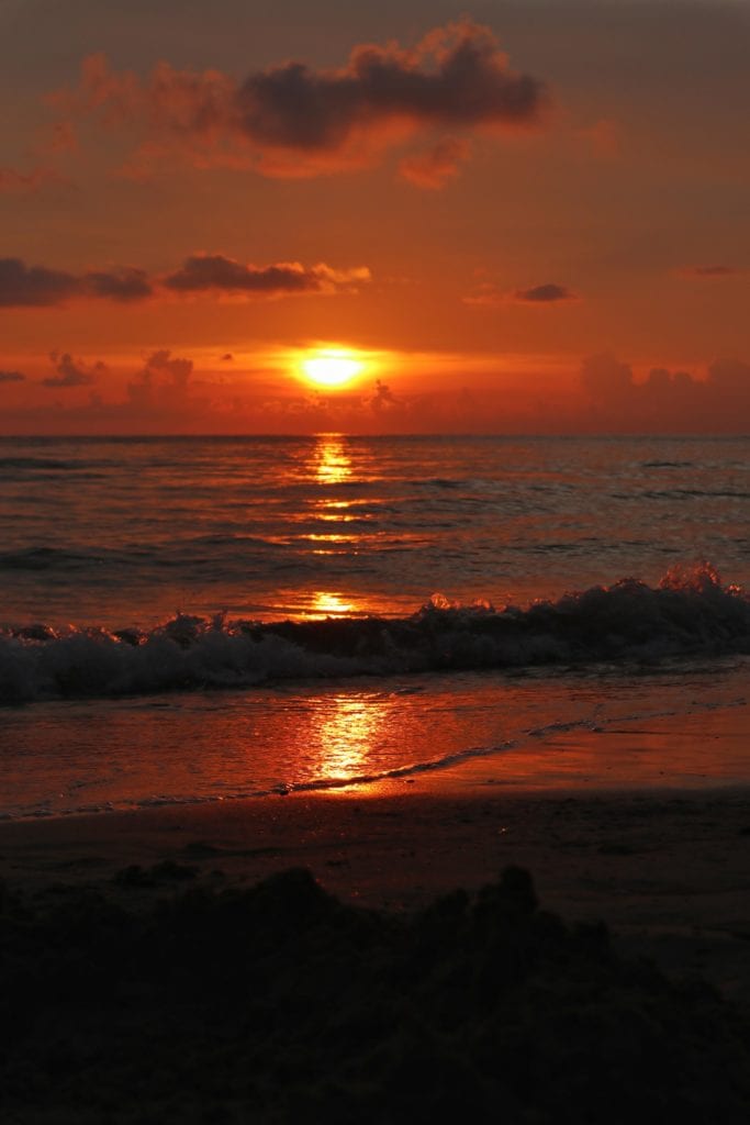 roter Sonnenuntergang Whitesandy Beach