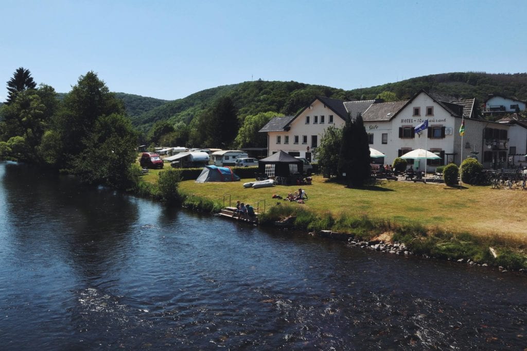 Rur in Abenden mit Haus Friedenstal