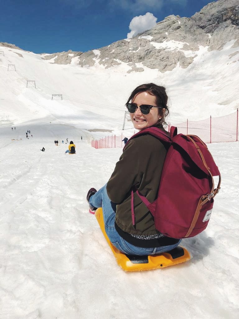 Travellerin Rodeln Zugspitze Gletscher