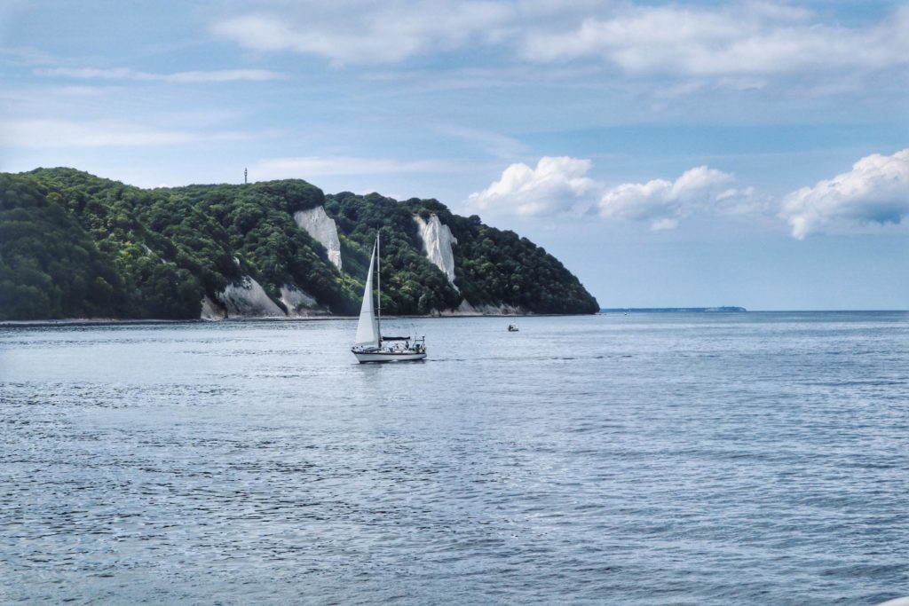 Blick auf Kreidefelsen vom Schiff aus