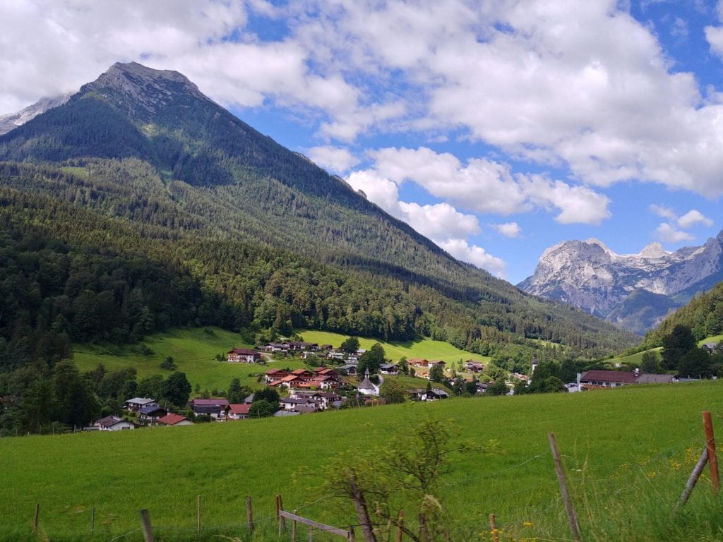 Blick aus Auto_Alpenstraße Bayern Roadtrip