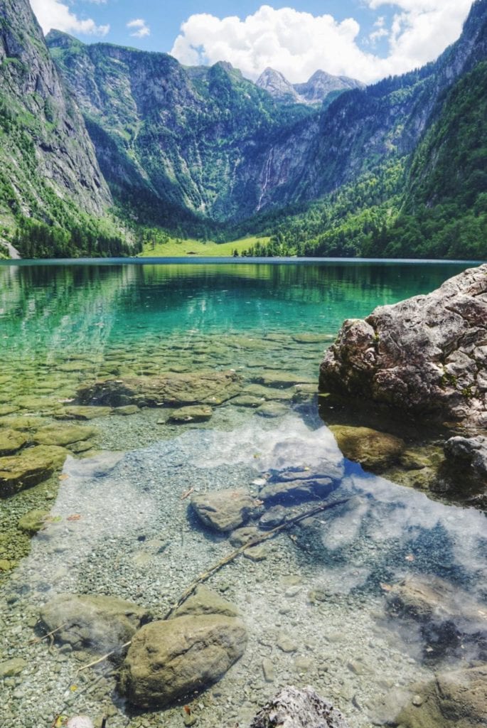 Klares Wasser vom Obersee Bayern