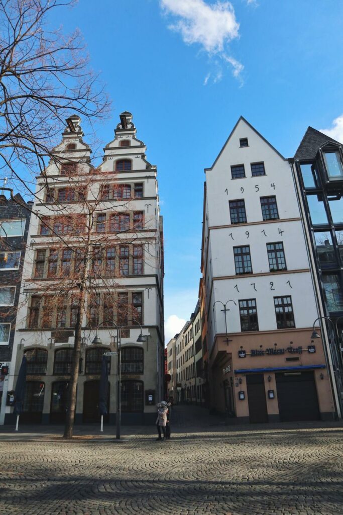 Köln Sehenswürdigkeiten_Alter Markt mit Häusern