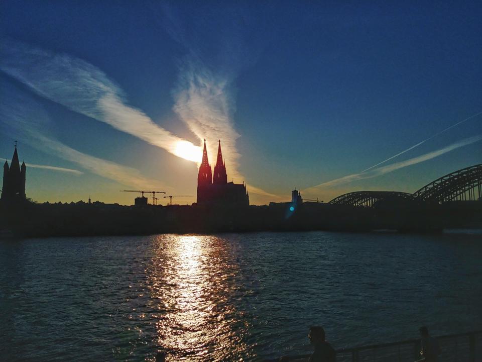 Köln Sehenswürdigkeiten_Blick von Freitreppe am Rheinboulevard