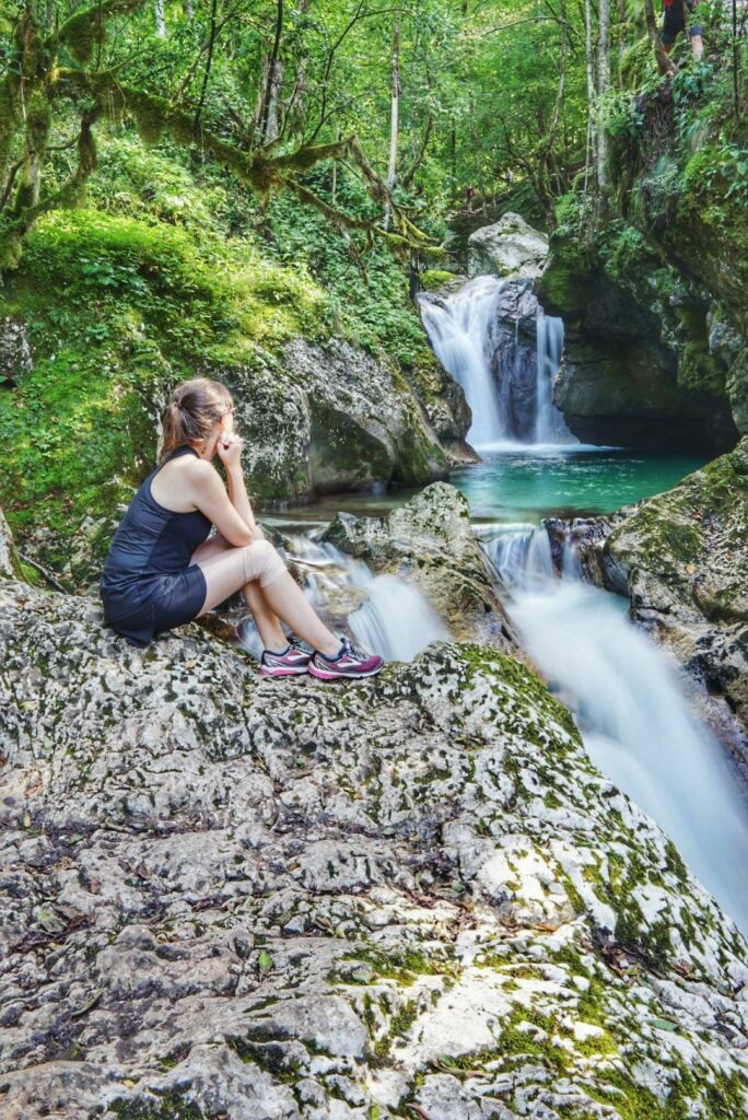 Wandern in Slowenien_Šunik Wasserhain_kaskadenartige Wasserfälle