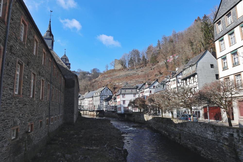 Monschau Rundwanderweg_Altstadt Monschau und Fluss