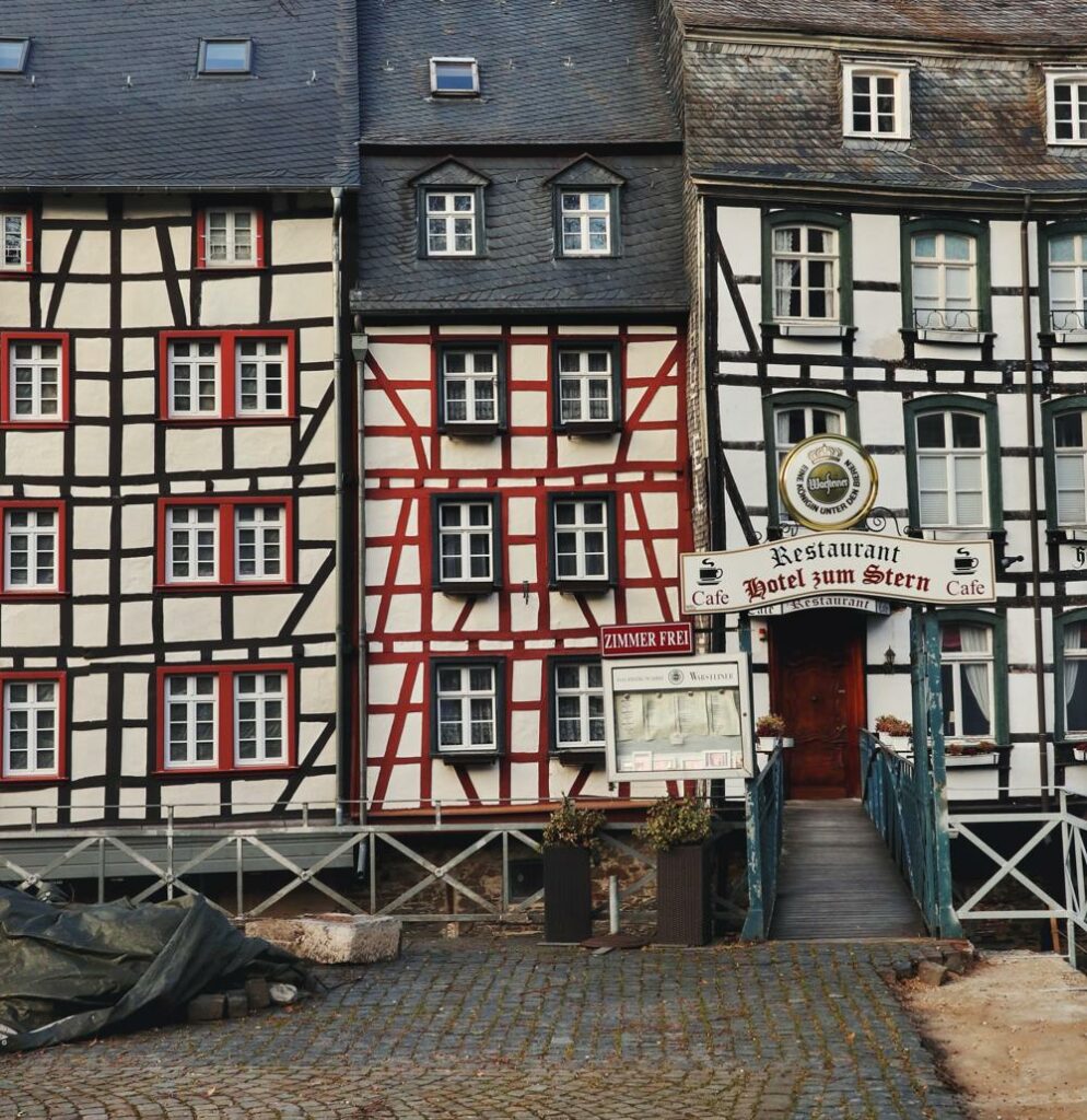 Monschau Rundwanderweg_Markt mit Fachwerkhäusern