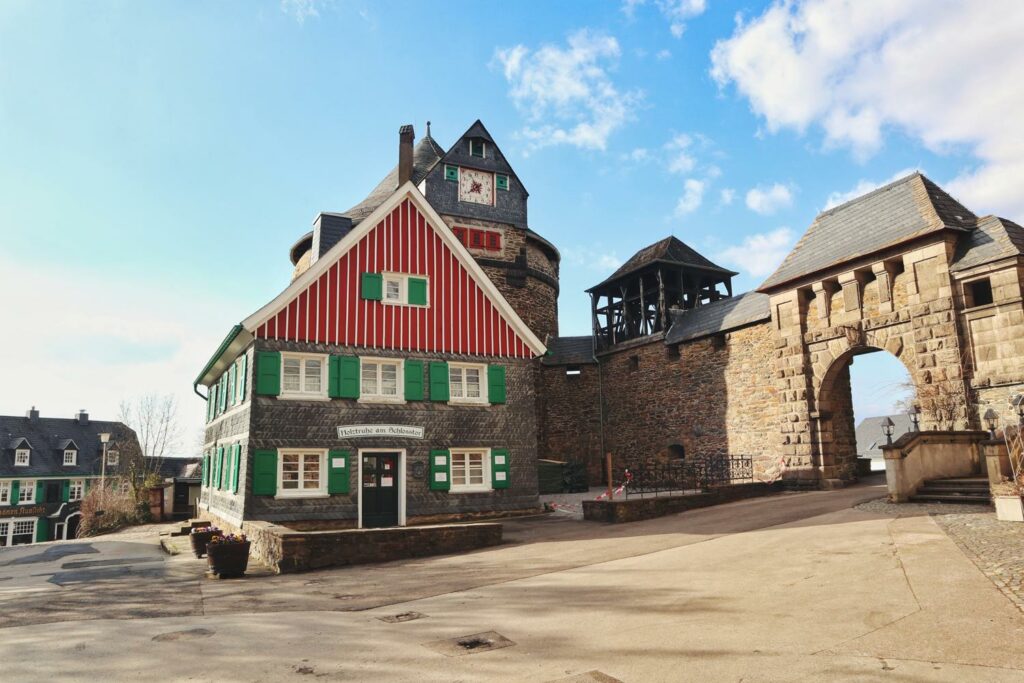 Schloss Burg Rundgang_Weinbar