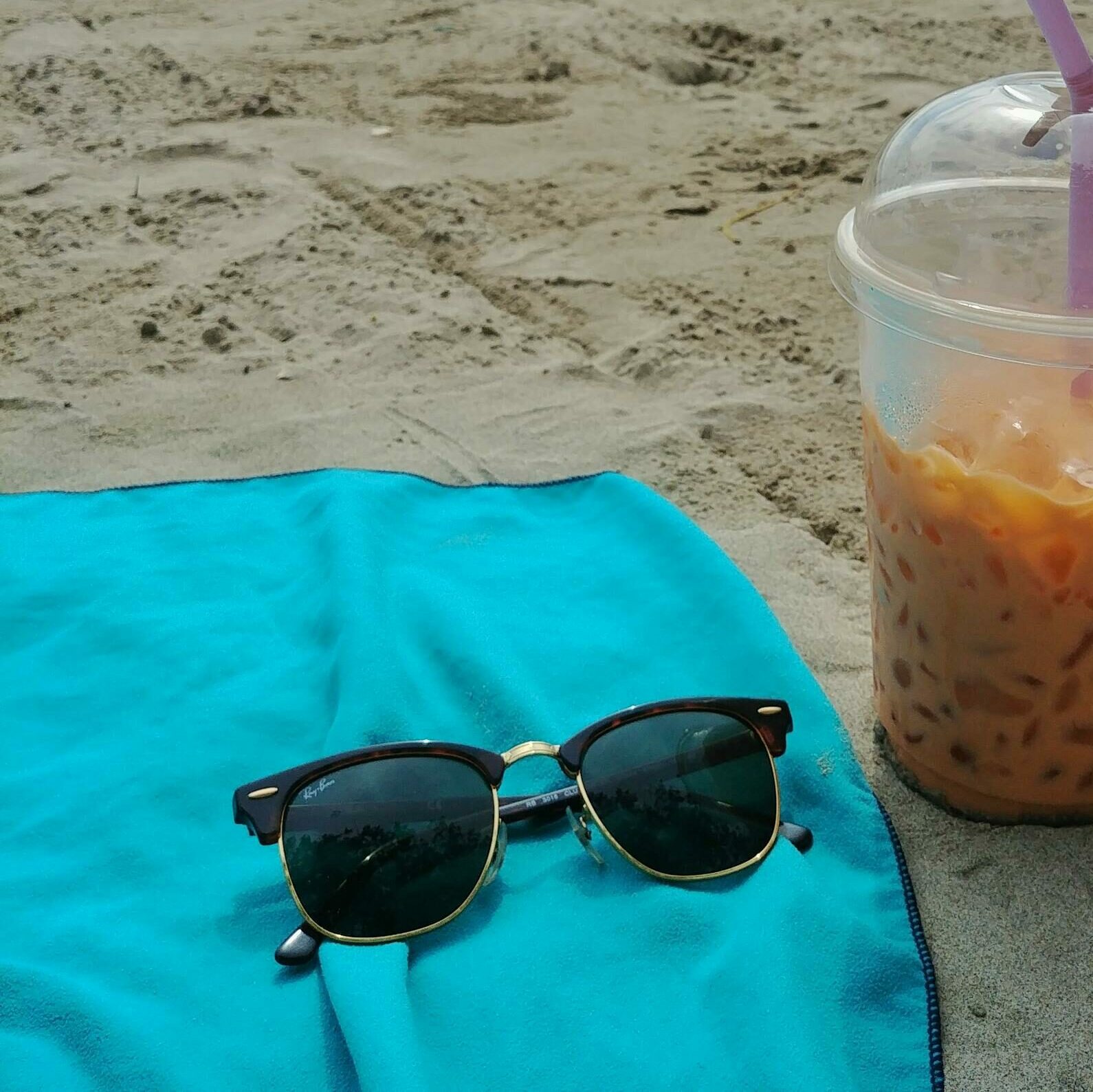 Mikrofaserhandtuch ud Thai Tea am Whitesandy Beach Koh Chang