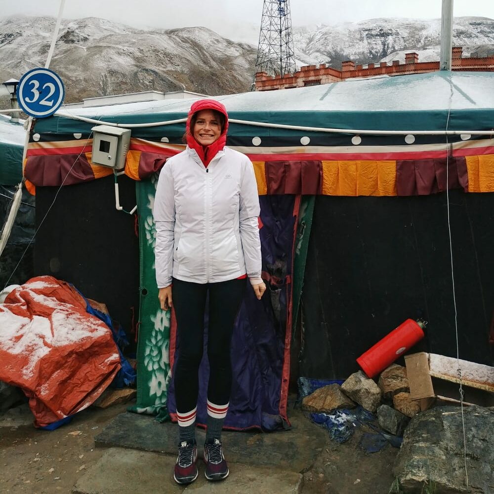 Travellerin Lisa im Mount Everest Basecamp