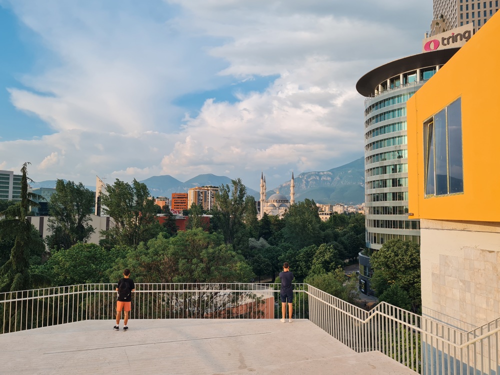 Albanien Roadtrip: Tirana mit Moschee